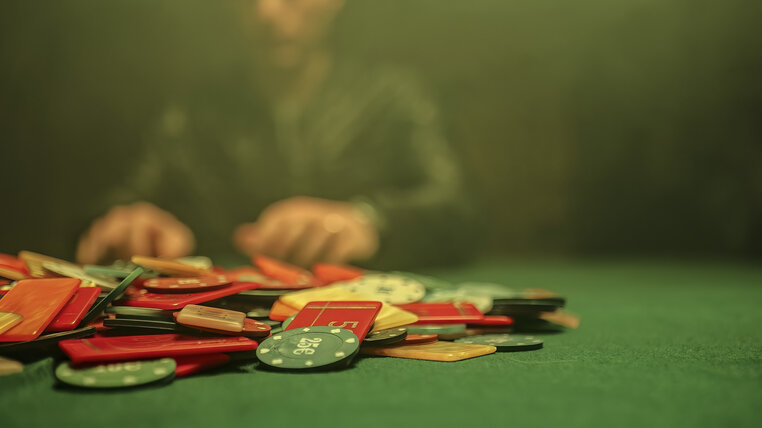 παρανομο ποκερ