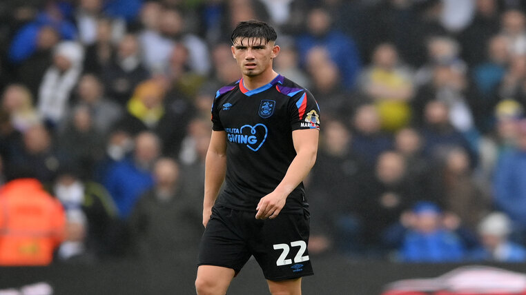 χαντερσφιλντ κιαν χαρατ παρανομο στοιχημα