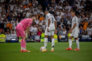 εμπαπε-απαντηση-ατακα-πεναλτι