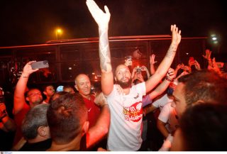 φουρνιε-ολυμπιακος-μηνυμα-μπλουζακι