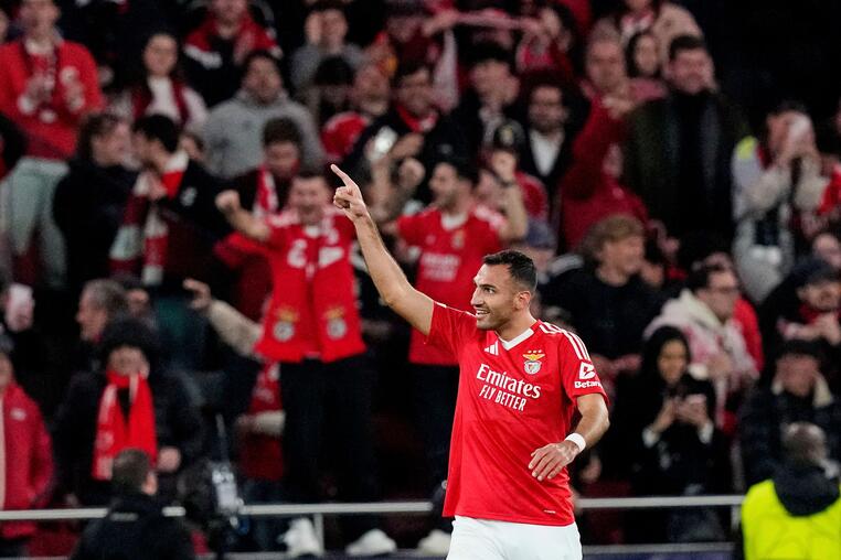 pavlidis-benfica-barcelona-hat-trick-champions-league