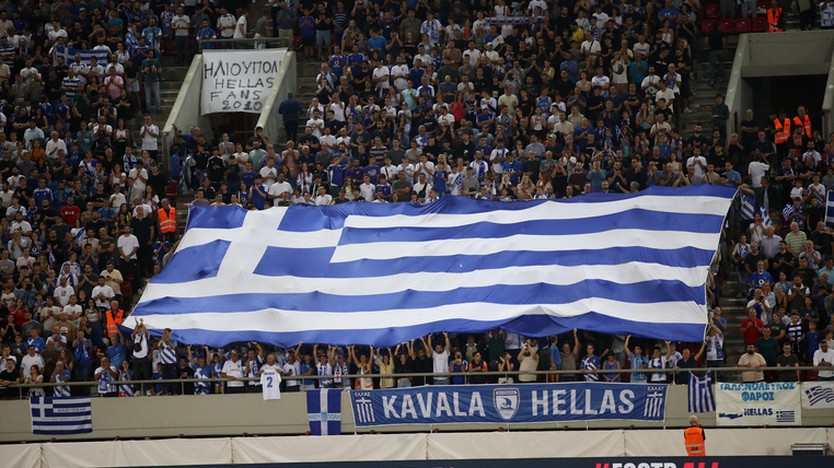 ελληνική σημαία εξέδρα