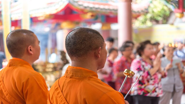 βουδιστης μοναχος υπεξαίρεση καζινο